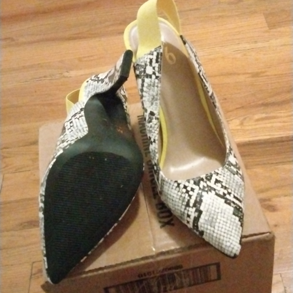 Pumps - Picture 4 of 4